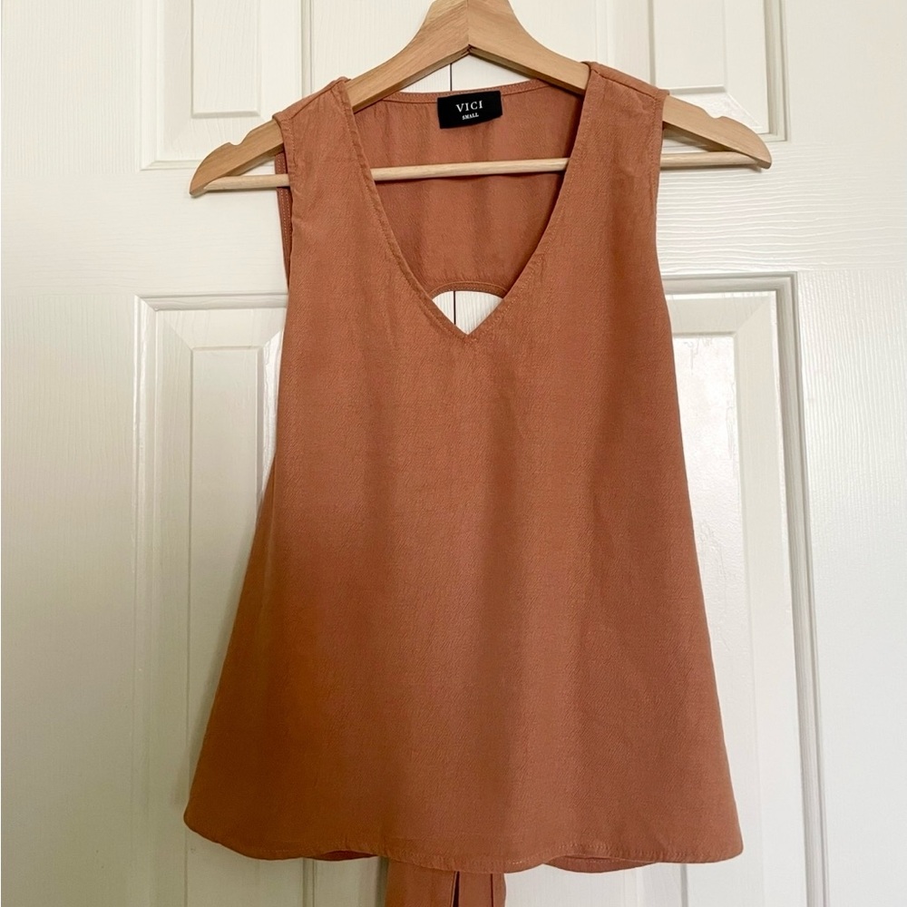 VICI Cute Summer top. Size S